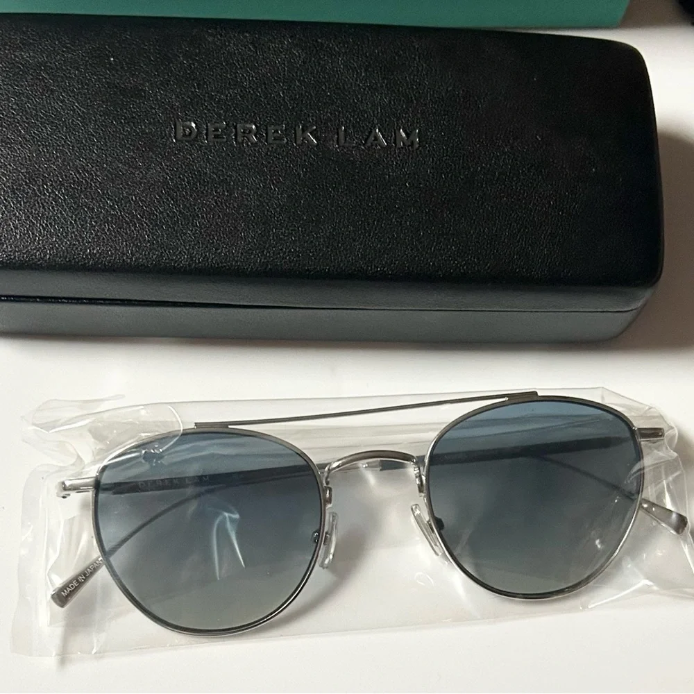 Derek Lam Woman’s Sunglasses with Box, Casey and Pouch